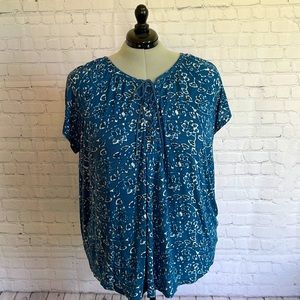 CHAPS SIZE 3X SHORT SLEEVE BLOUSE, BLUE FLORAL DESIGN, LACE UP FRONT CLOSURE
